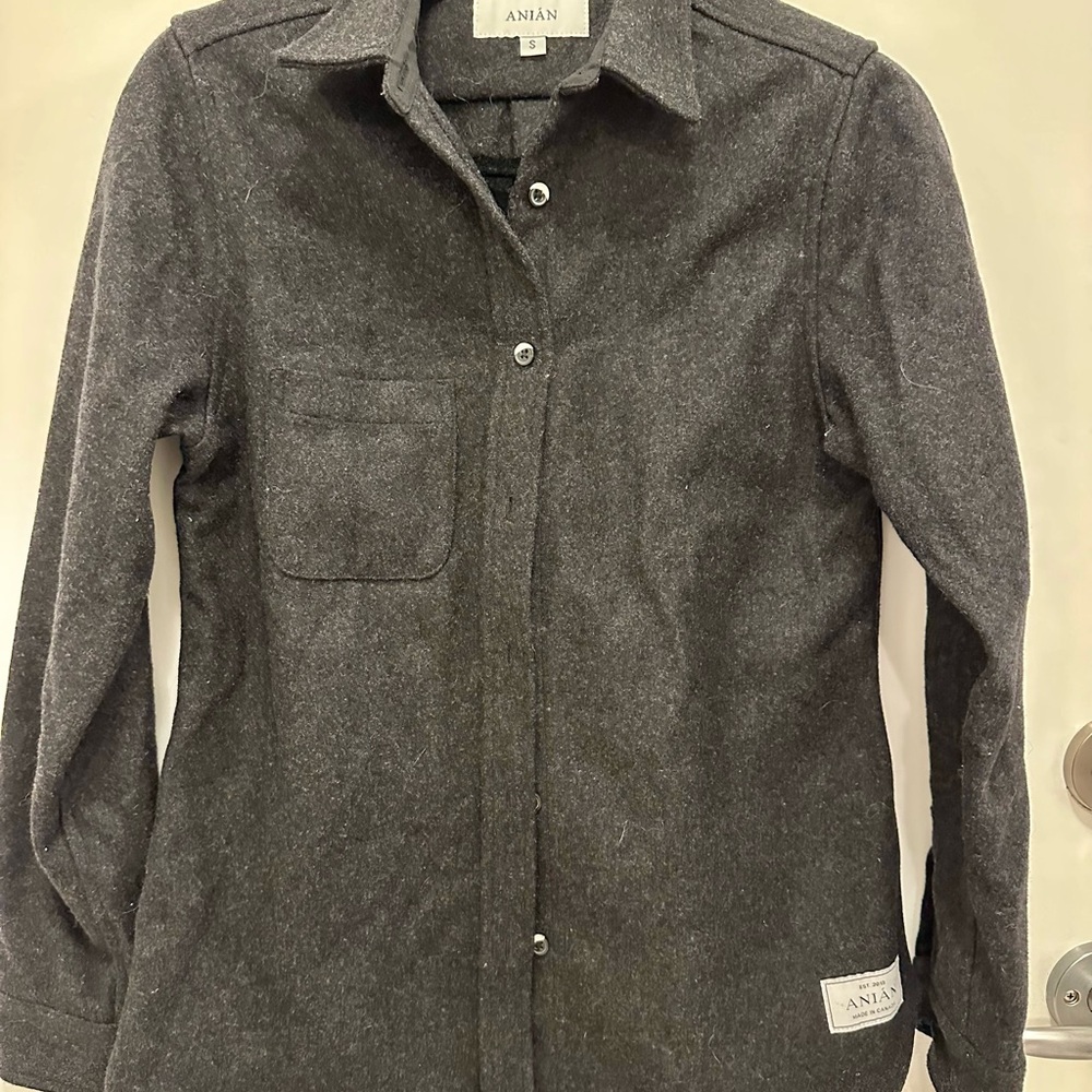 Anian Women's Gray Modern Melton